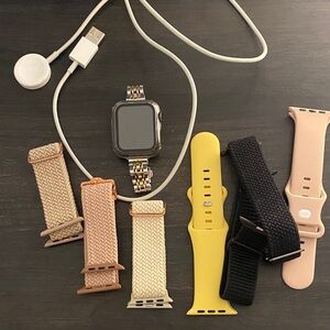 SERIES 5 40MM Apple Smartwatch Interchangeable Bands, and charger